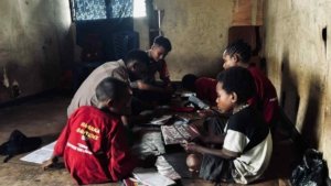 Subsatgas SI-IPAR Rasaka Cartenz selalu berupaya dalam memberikan Pembelajaran kepada Anak-anak yg berada di Distrik Kenyam, kab.Nduga