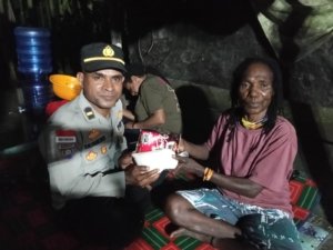 Kanit Binmas Polsek Muara Tami Sambangi Warga di Koya Barat, Tekan Pesan Kamtibmas