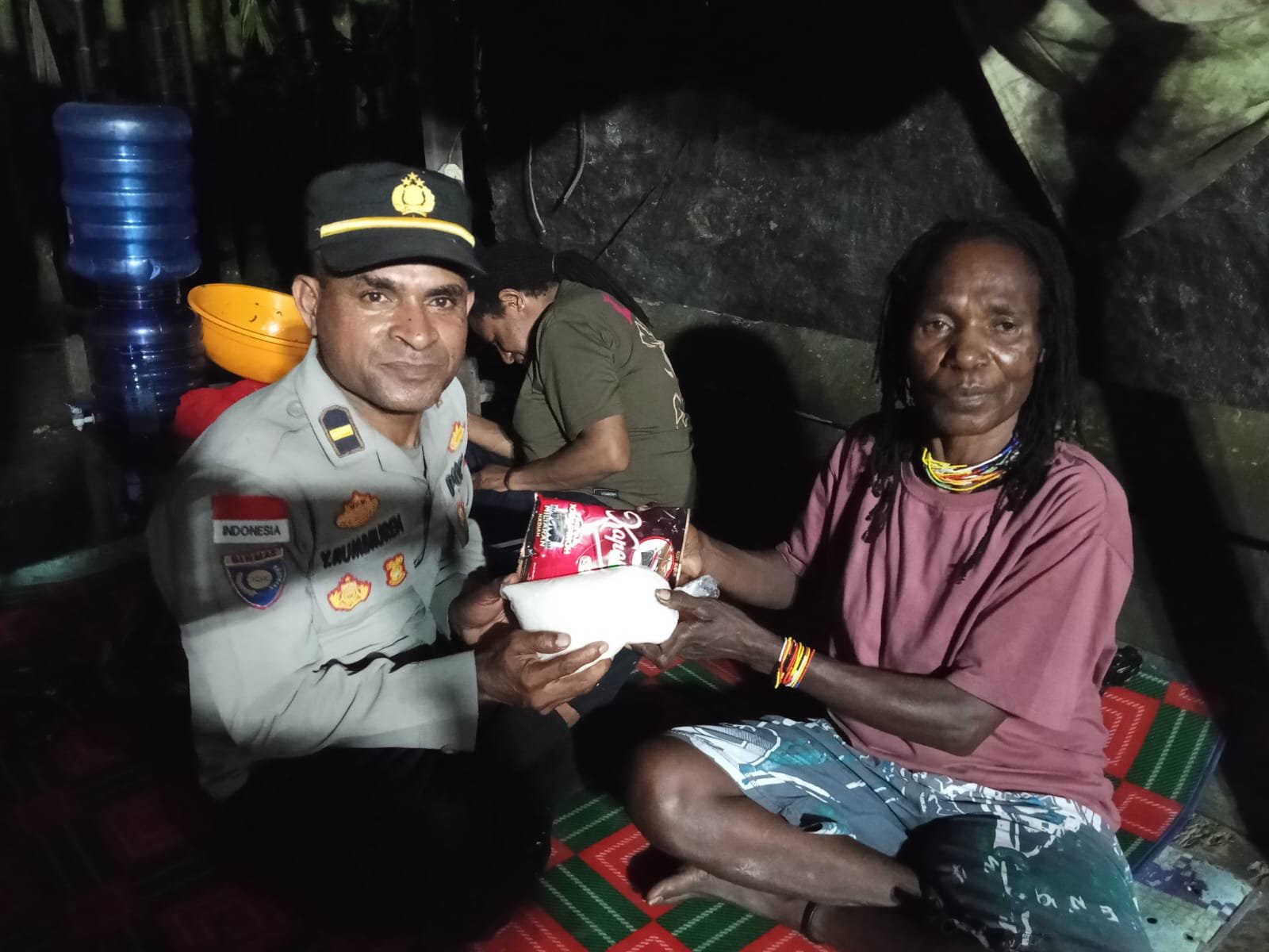 Kanit Binmas Polsek Muara Tami Sambangi Warga di Koya Barat, Tekan Pesan Kamtibmas