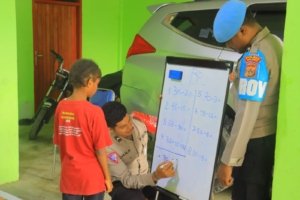 Subsatgas Si-Ipar Dorong Semangat Belajar Anak-anak di Yalimo, Ajarkan Membaca dan Berhitung Cepat