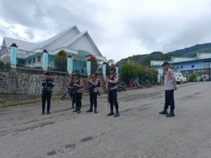 Wujudkan Kamtibmas Kondusif, Polres Tolikara Kawal Nikah Massal dan Patroli Humanis