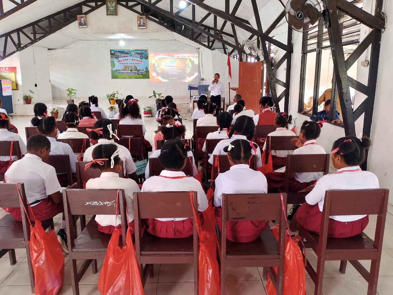 Sat Narkoba Polres Sarmi Polda Papua Gelar Sosialisasi Bahaya Narkoba bagi Peserta Didik Baru SMP YPK Ebenhaezer Sarmi