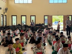 Ditlantas Polda Papua Gelar Program Polisi Go To School di MTS Koya Barat, Edukasi Anti-Bullying dan Tertib Lalu Lintas