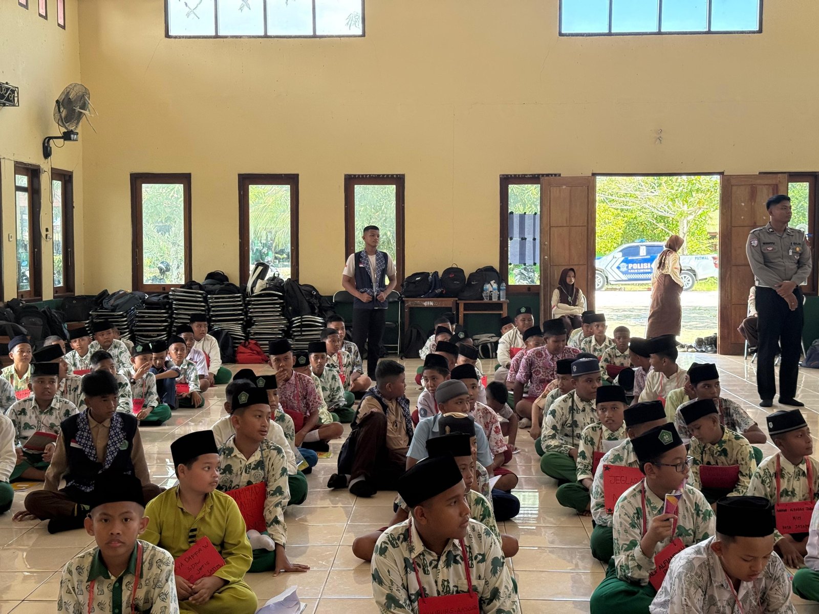 Ditlantas Polda Papua Gelar Program Polisi Go To School di MTS Koya Barat, Edukasi Anti-Bullying dan Tertib Lalu Lintas