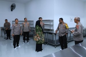 Pastikan Bantuan Gizi Tepat Sasaran, Kapolda Papua dan Itwasum Polri Lakukan Verifikasi Lapangan