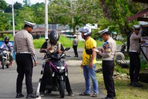 Hari Kelima Operasi Patuh Mansinam 2025, Personel Polda Papua Barat Tetap Laksanakan Razia di Hari Libur