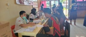 Polsek Sarmi Kota dan Puskesmas Gelar Pemeriksaan Kesehatan Gratis untuk Personel dan Warga