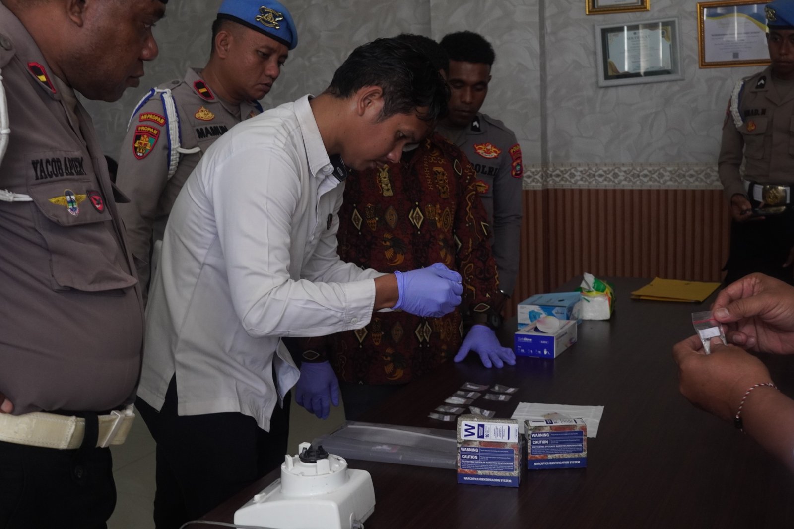 Polda Papua Barat Musnahkan Barang Bukti Narkotika Jenis Sabu Sebanyak 17,52 Gram