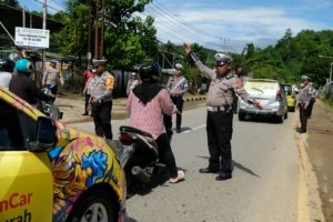 Hari Kesembilan Operasi Patuh Cartenz 2025, Polda Papua dan Polresta Jayapura Kota Gelar Razia Gabungan di Entrop