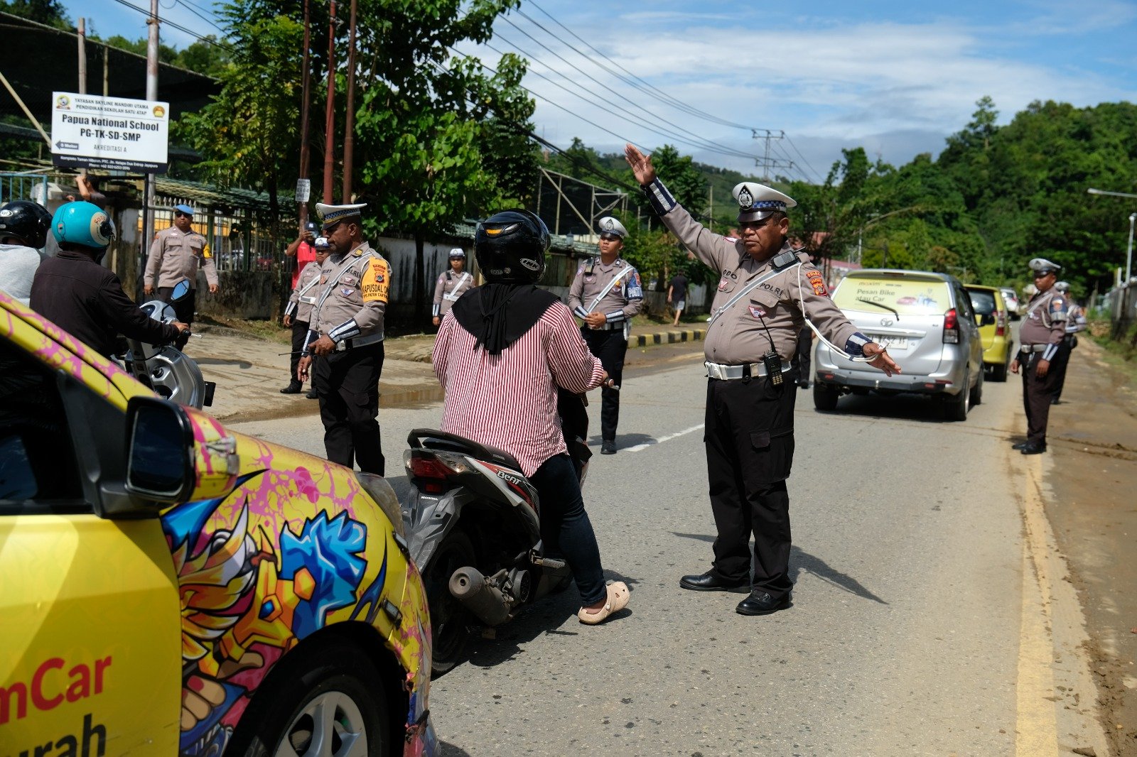Hari Kesembilan Operasi Patuh Cartenz 2025, Polda Papua dan Polresta Jayapura Kota Gelar Razia Gabungan di Entrop