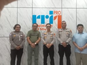 Kasat Lantas Polresta Manokwari menjadi narasumber dalam program dialog Manokwari pagi dengan topik Operasi Patuh Mansinam 2025 Program I LPP RRI Manokwari 25 Juli 2025
