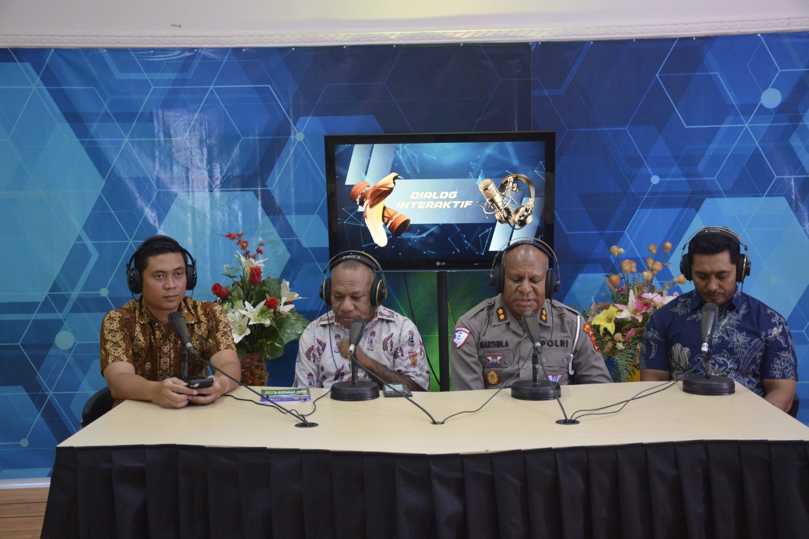 Dialog Interaktif Bahas “Wujudkan Pengendara yang Tertib, Aman dan Nyaman Berlalu Lintas” Di Stasiun LPP RRI Jayapura
