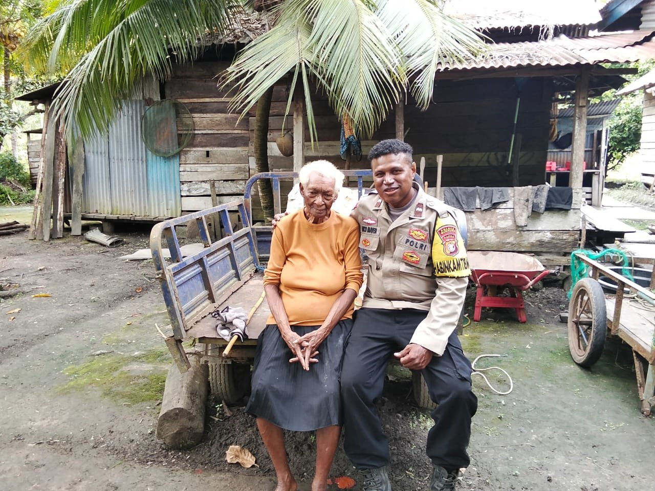Bhabinkamtibmas Polsek Kimaam Gencar Laksanakan Program Door to Door System kepada Masyarakat