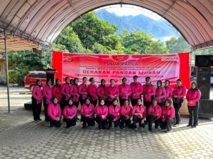 Polda Papua Gelar UMKM dan Gerakan Pangan Murah, Warga Antusias Berburu Kebutuhan Pokok