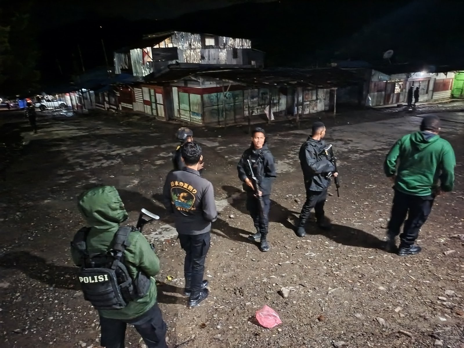 Polres Tolikara Melalui Tim Patroli Regu II Siaga Laksanakan Patroli Malam Hari Di Wilayah Hukum Polres Tolikara