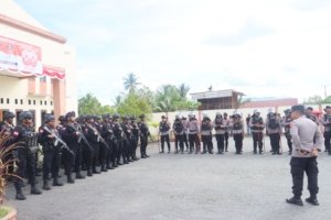 Pastikan Pleno Tingkat Kabupaten Berjalan Aman, Polres Keerom Terjunkan Ratusan Personel