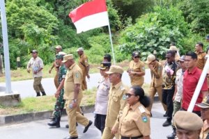 Semangat Nasionalisme, Forkopimda Teluk Wondama Gelar Pemasangan Bendera Merah Putih Sepanjang Jalan Protokol