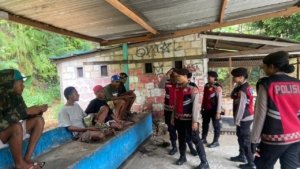 Polwan Anggrek Hitam Ditsamapta Gelar Patroli Dialogis di Jayapura Selatan