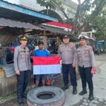 Tingkatkan Nasionalisme, Polsek KPL Jayapura Bagikan Bendera Merah Putih Jelang HUT RI ke-80