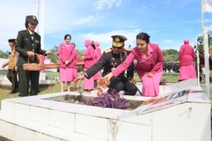 Kapolda Papua Barat Bersama PJU Hadiri Ziarah Nasional