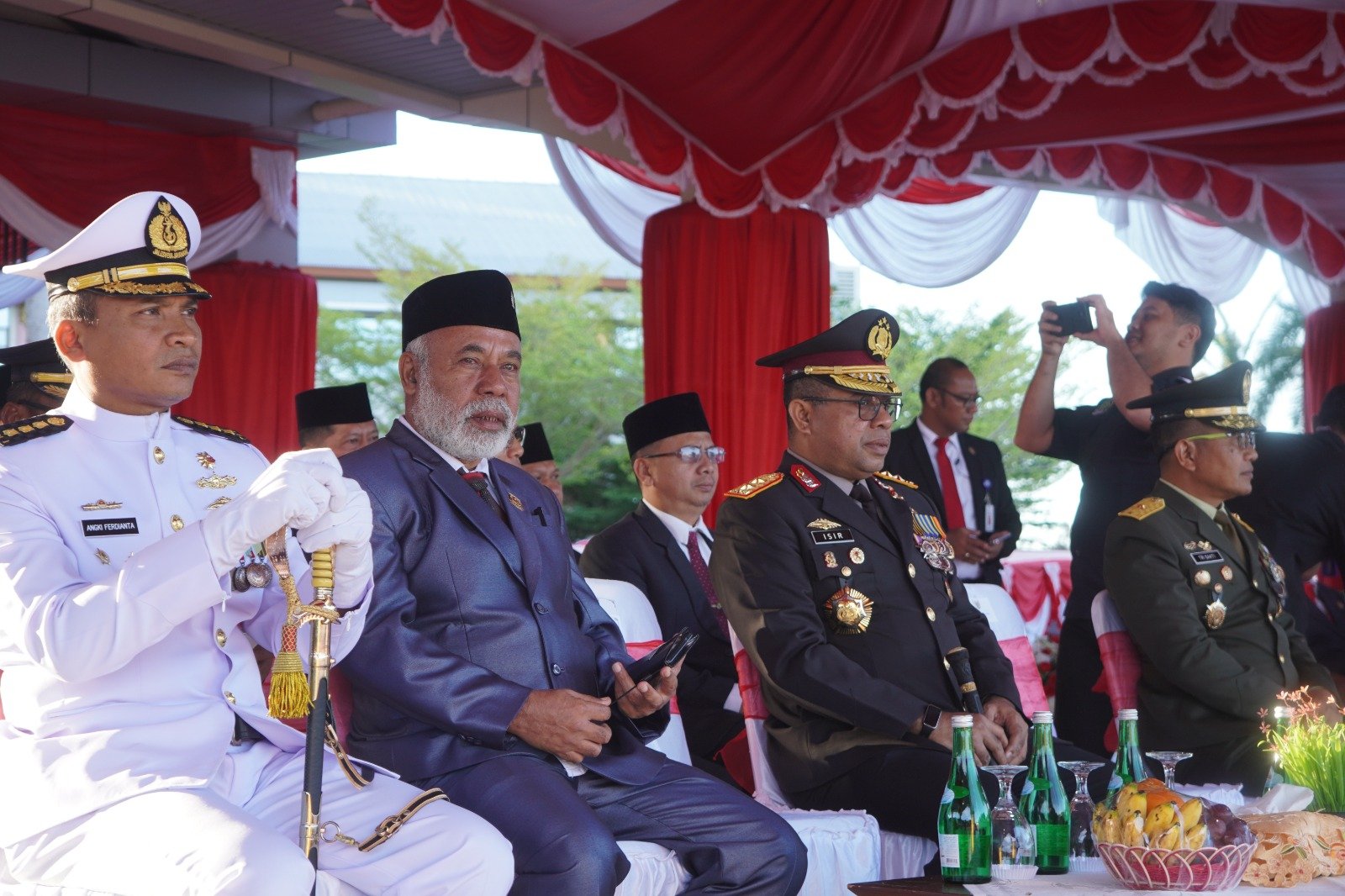 Polda Papua Barat Hadiri Upacara Penurunan Bendera Merah Putih dan Syukuran HUT ke-80 Kemerdekaan RI