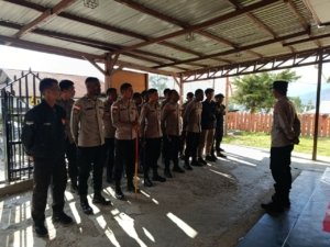 Polres Tolikara Tunjukkan Sinergi dalam Pengamanan Kebaktian Kebangunan Rohani di Karubaga