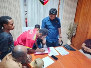 Polres Waropen Polda Papua Selesaikan Kasus Pencurian Material Bangunan melalui Restorative Justice
