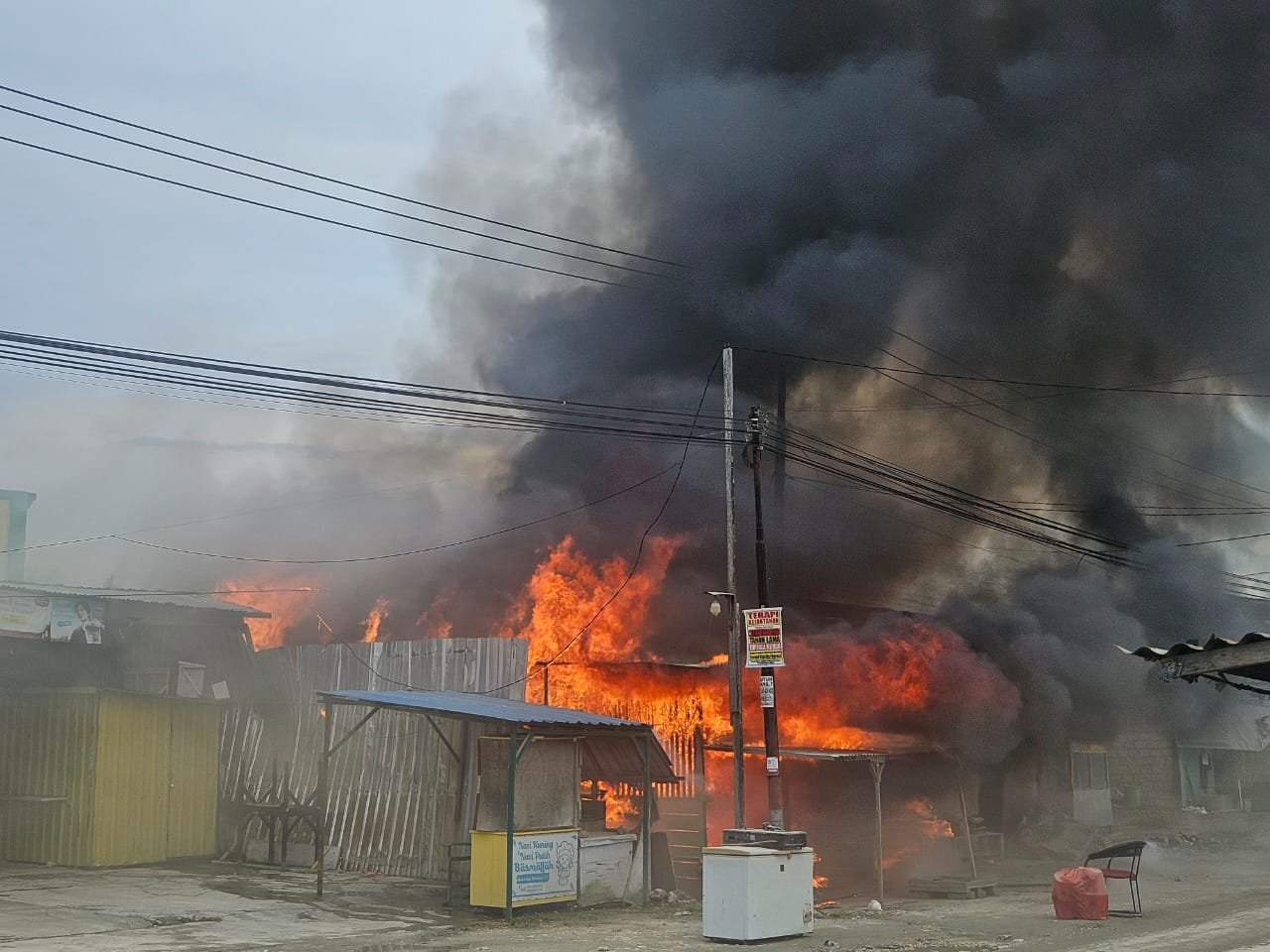 Polresta Jayapura Kota Respon Cepat Kebakaran Rumah Semi Permanen di Koya Barat