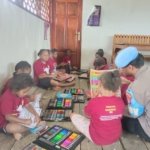 Lewat Operasi Rasaka Cartenz 2025, Polri Ajarkan Anak-anak Oksibil Menulis dan Mewarnai
