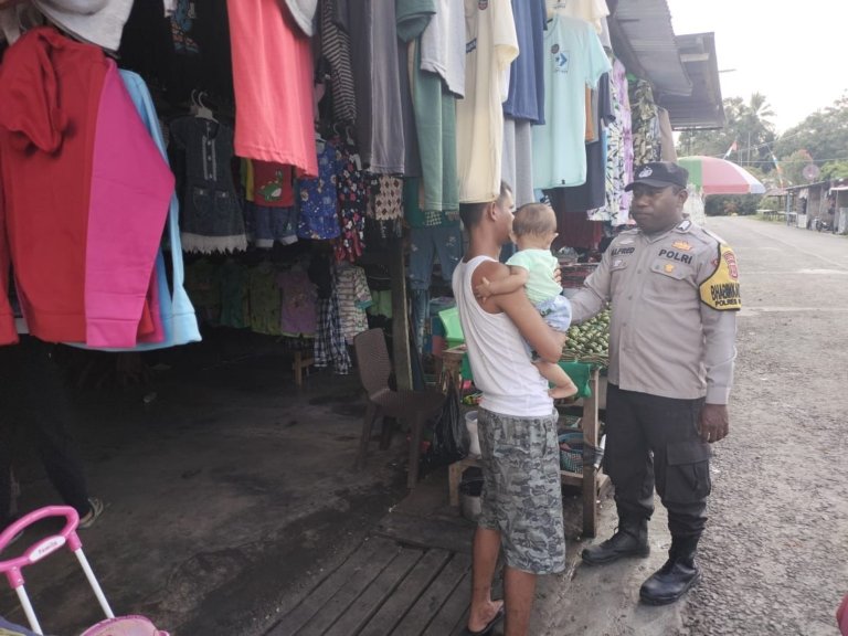 Melalui Door to Door System, Bhabinkamtibmas Kampung Uri Ajak Warga Binaan Jaga Sitkamtibmas