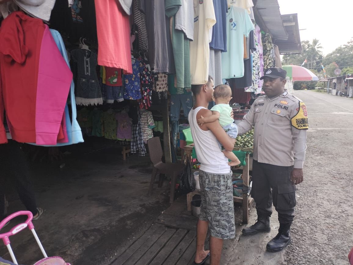 Melalui Door to Door System, Bhabinkamtibmas Kampung Uri Ajak Warga Binaan Jaga Sitkamtibmas