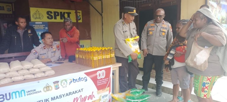 Polres Pegunungan Arfak dan Bhayangkari Gelar Gerakan Pangan Murah