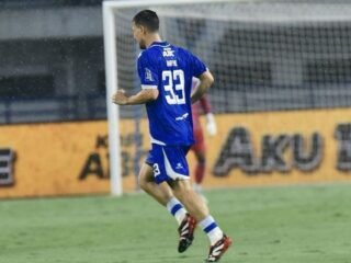 Persib Bandung Menang Tipis 1-0 atas Persebaya Surabaya