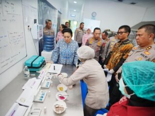 Kapolri dan Ketua Komisi IV DPR Tinjau SPPG YKB Polres Karanganyar, Dukung Penuh Program MBG