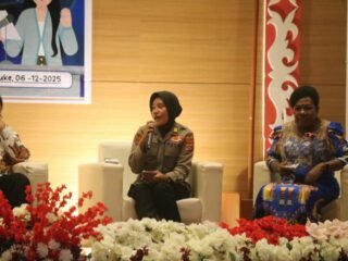 Polres Merauke Hadiri Talk Show dan Fashion Show dalam Rangka Hari Ibu ke-97 Tahun 2025