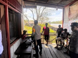 Tingkatkan Keamanan dan Ketertiban Wilayah, Polsek Citak Mitak Laksanakan Patroli Dialogis