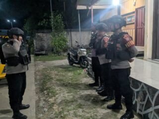 Cegah Perang Sarung, Patroli Hiu Paus Sat Samapta Polres Kaimana beri imbauan kepada para remaja
