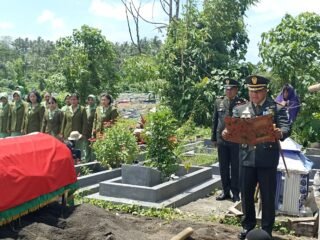 Bentuk Penghargaan Atas Pengabdian, Dandim 1310/Bitung Pimpin Upacara Persemayaman dan Pemakaman Anggota Kodim 1310/Bitung dengan Penuh Khidmat