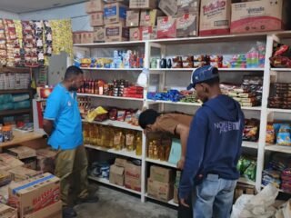 Satgas Pangan Polres Mamberamo Tengah Lakukan Pengecekan Harga Beras di Pasar Central Kobakma