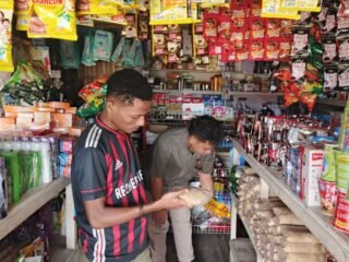 Polres Mamberamo Tengah Lakukan Pengecekan Harga Beras di Pasar Central Kobakma