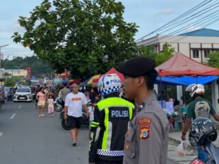 Momen Berburu Takjil ,Polresta Manokwari Lakukan Pengamanan dan Pengaturan Lalu Lintas