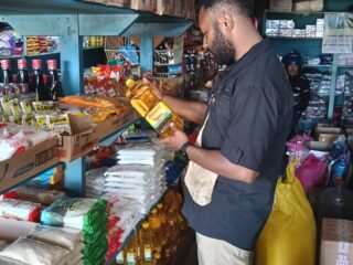 Satreskrim Polres Supiori Pantau Harga Pangan dan Stok Minyak Goreng di Pasar dan Ritel Modern