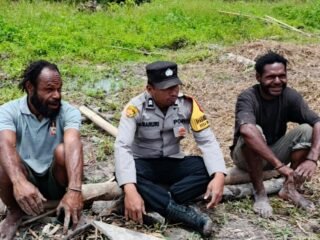 Sentuh Warga Hingga Pelosok, Bhabinkamtibmas Erageam Intensifkan DDS Demi Kamtibmas Kondusif di Mamberamo Tengah