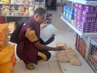 Satgas Pangan Polres Sarmi Lakukan Pengecekan Harga Beras di Kios Sultan, Pastikan Ketersediaan dan Stabilitas Harga