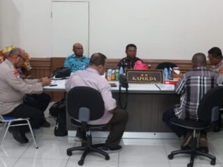 Kapolda Papua Terima Aspirasi Ondofolo Yobeh, Siap Bantu Perbaikan Jembatan dan Dukung Festival Kampung