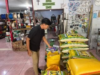 Polres Supiori Pantau Harga Bahan Pokok di Retail Modern Soalagogo